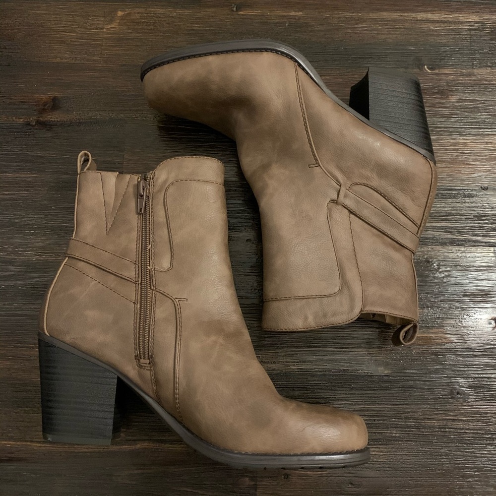 Naturalizer heeled booties